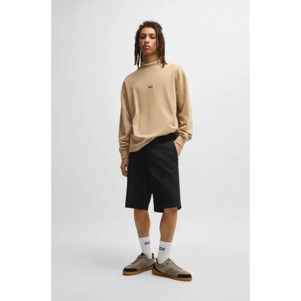 Regular-fit regular-rise shorts in cotton twill