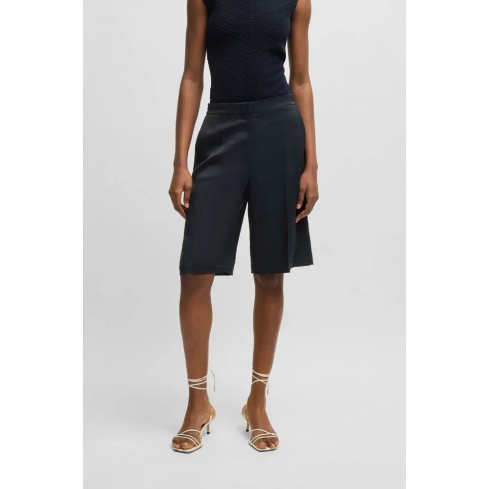 Relaxed-fit shorts with wide leg